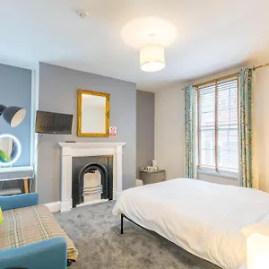 Minster Hub - 2 Min Walk 2 Minster! Guest house York